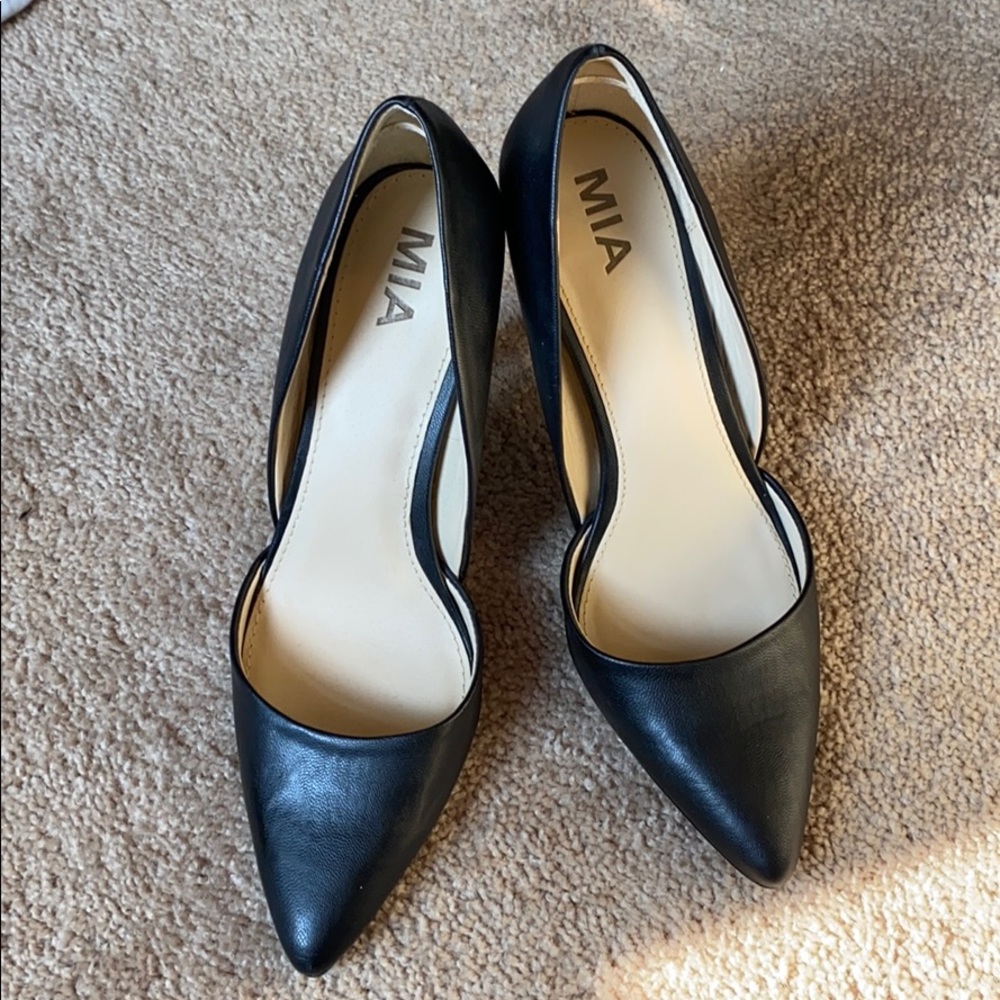 Black Mia pumps